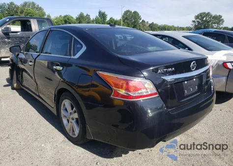 2015 Nissan Altima 2.5 z USA, uszkodzony, nr VIN 1N4AL3AP8FN894663